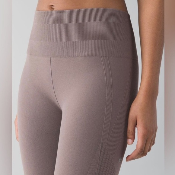 Lululemon | Flow and Go | Cropped‎ Leggings Capris - Picture 3 of 16